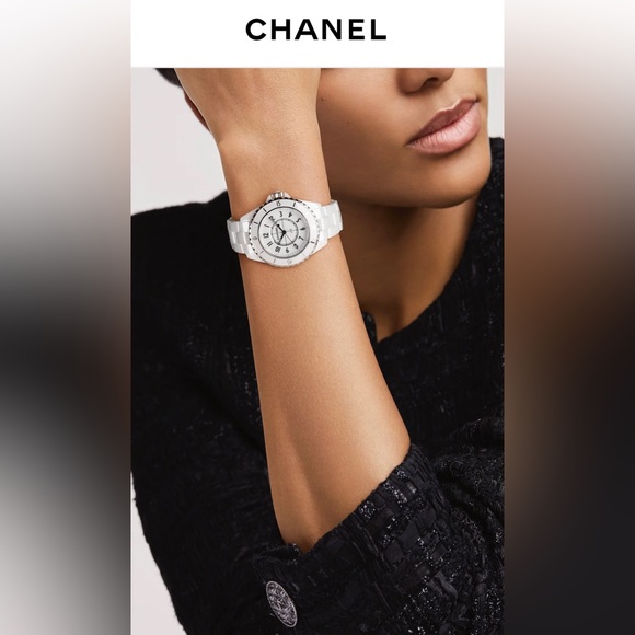CHANEL J12 WATCH, 33 MM White highly resistant ceramic and steel - Picture 2 of 6